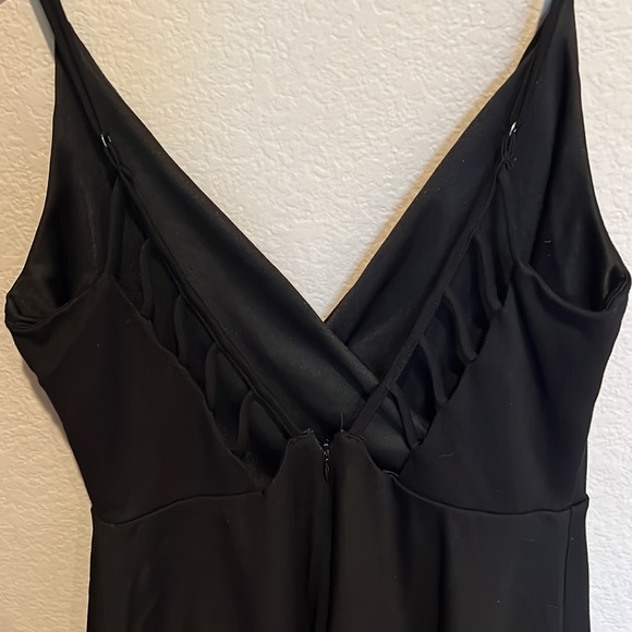 Detailed back black dress - Picture 2 of 3